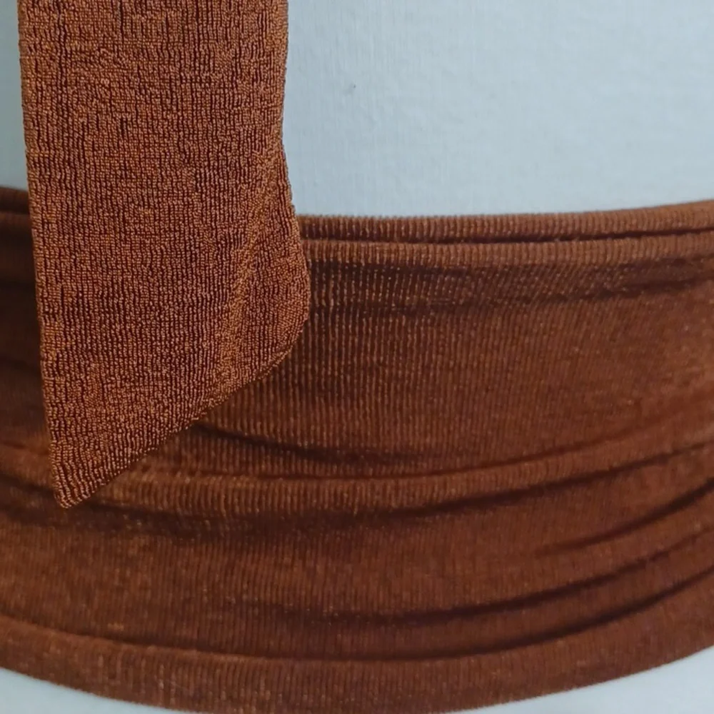 Halter top - Picture 4 of 9